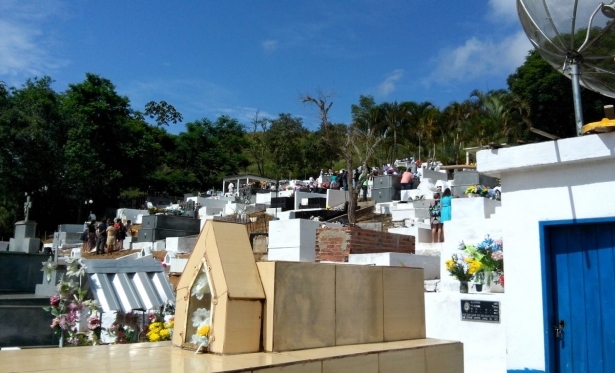 Idosa que foi incendiada pelo filho é sepultada em Varre-Sai