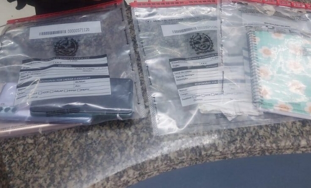 Celulares e comprovantes de depósitos bancários encontrados durante operação em Itaperuna